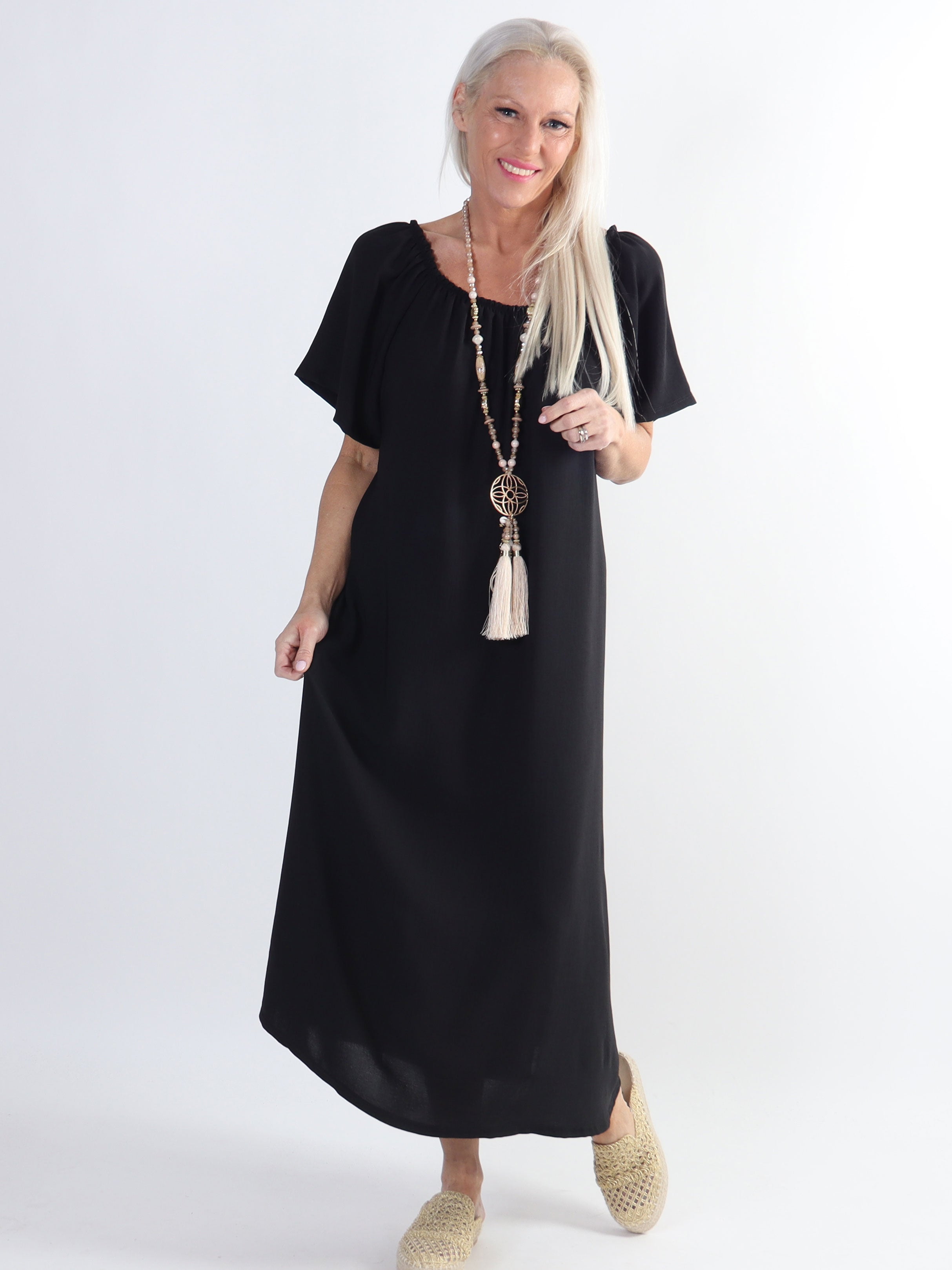 Taima - Lang ensfarvet plus size kjole med elastikkant